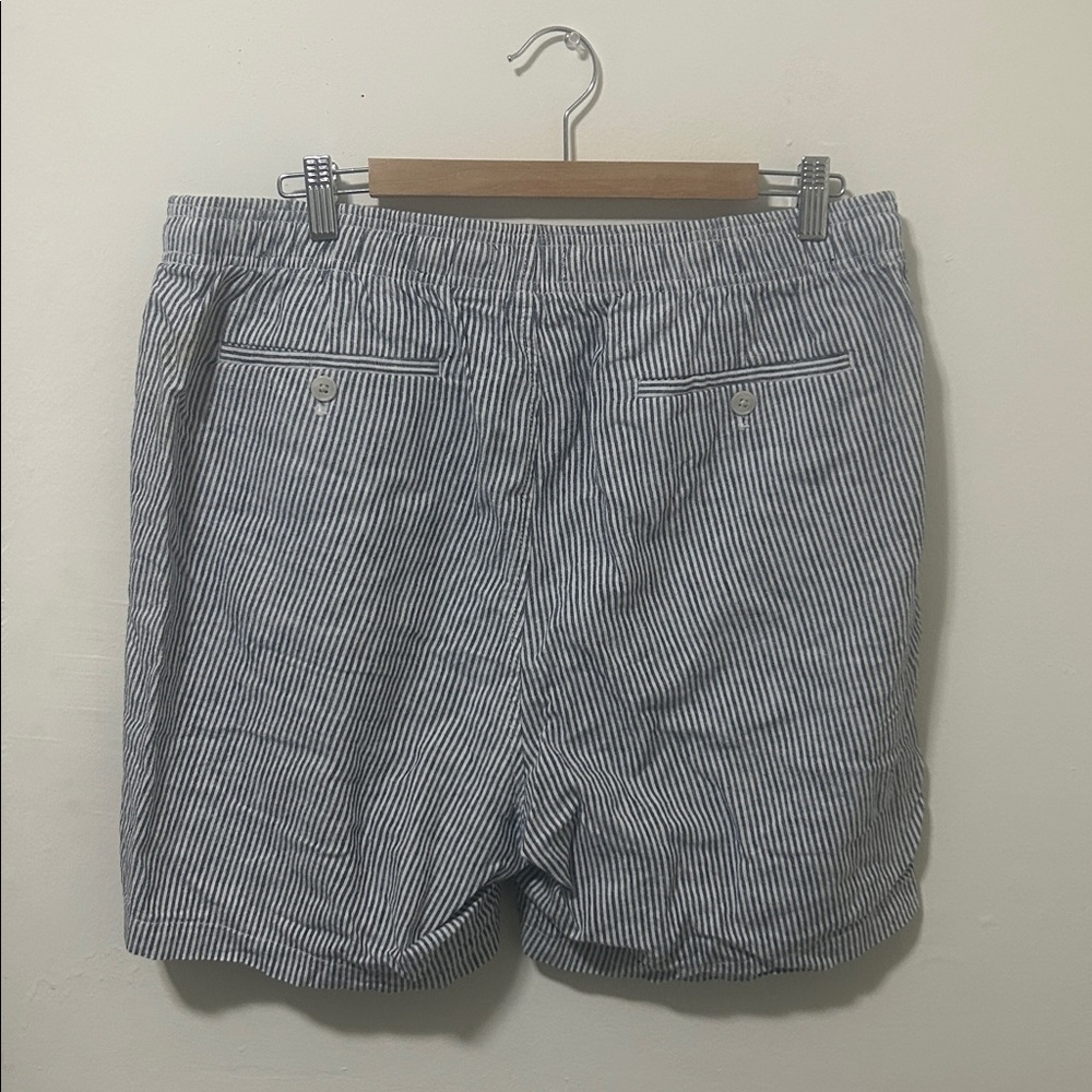 Express Shorts - Picture 3 of 6